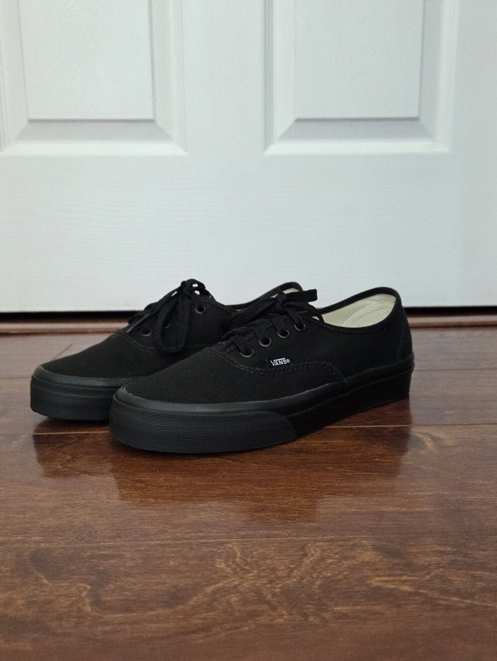Vans Classic Low-Top Canvas Sneakers in Black/Black Women Size 7 Skating